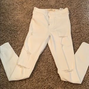 Hollister distressed white skinny jeans! Size 1/25